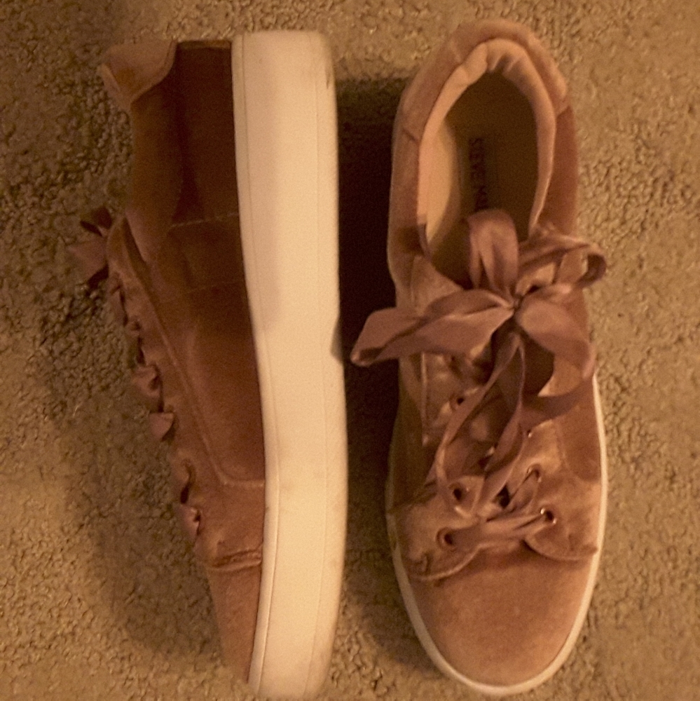 Shoes - Picture 4 of 5